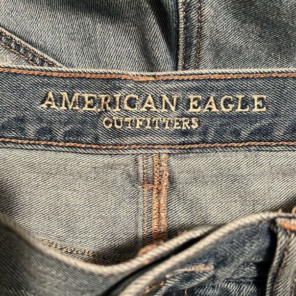 American Eagle Womens Light Wash Blue 5 Pocket Distressed Mom Jeans - Picture 7 of 9